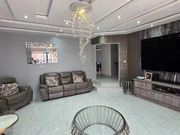 5 Bedroom House