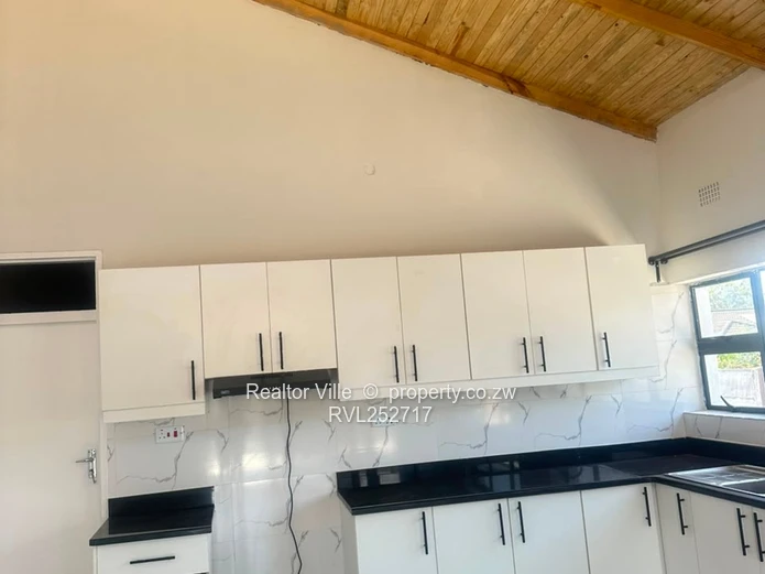 Modern 3-Bed Garden Flat Westgate — Borehole & Built-ins