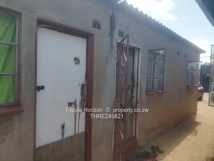 6-Bed Home Granary Park — Walled, Verandah & Carport