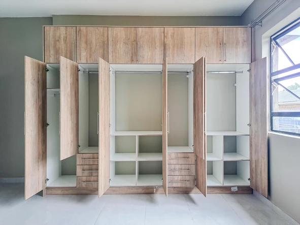 3 Bedroom Flat & Apartment