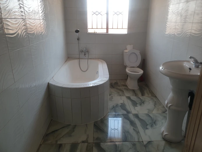 Ruwa solomio 3 bed house to rent 