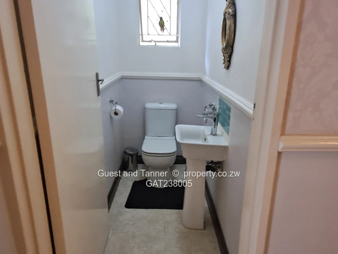 Luxury Glen Lorne House for Sale – 5 Bedrooms, Spa, Solar, Borehole & 7,000 sqm Stand