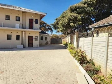 2 Bedroom Flat & Apartment