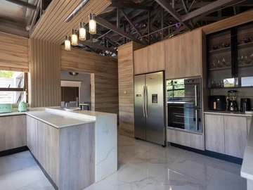 6 Bedroom House