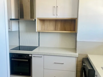 2 Bedroom Flat & Apartment