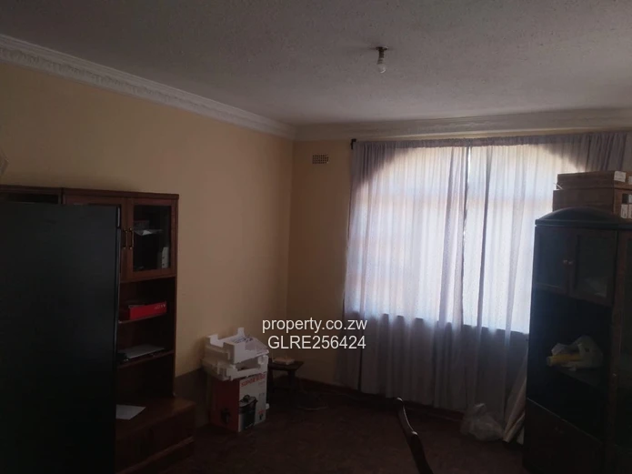 Palm-lined Borrowdale 5-Bed Home, 1,200m² & Borehole