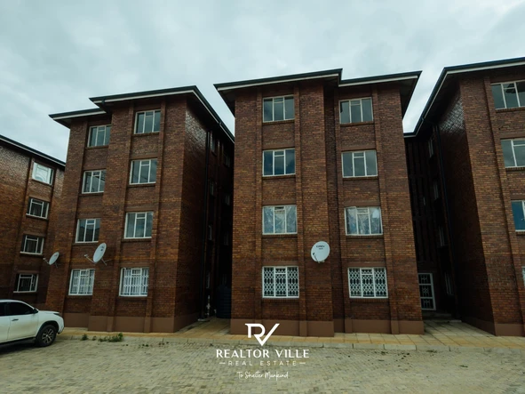 2 Bedroom Flat & Apartment