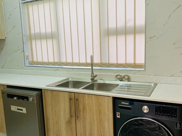 3 Bedroom Flat & Apartment