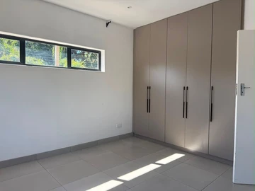3 Bedroom Flat & Apartment