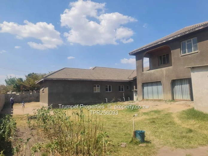 Spacious 5-Bed Double-Storey Home in Old Windsor Ruwa, Title deeds