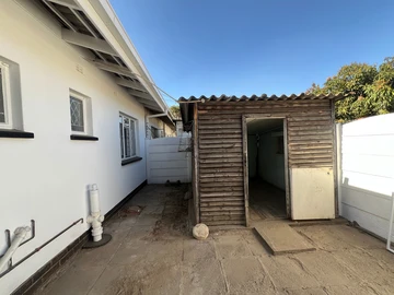 2 Bedroom Flat & Apartment