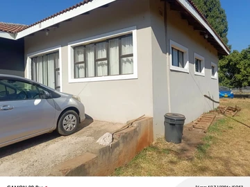 2 Bedroom Flat & Apartment