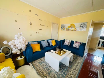 2 Bedroom Flat & Apartment