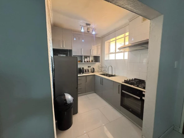 2 Bedroom Flat & Apartment