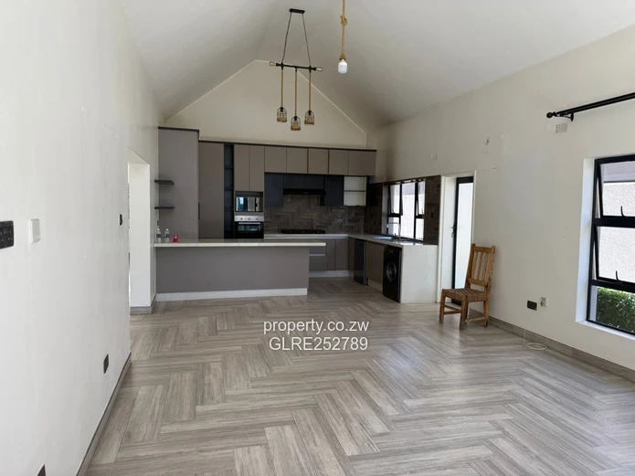 Bright 4-Bed Mount Pleasant Flat with Modern Kitchen & Borehole