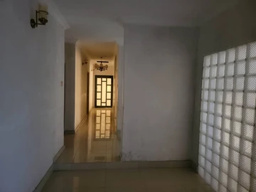 6 Bedroom House