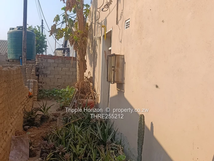 Chitungwiza unit M house for sale- Borehole