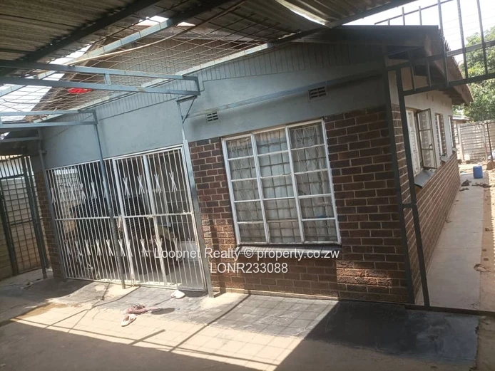 Compact 2-Bed Glen View Home on 220 sqm — Walled & Gated