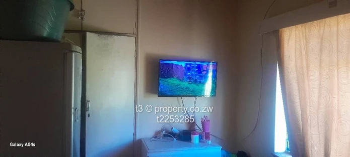 Hatfield  House on 3965m² - Deeds