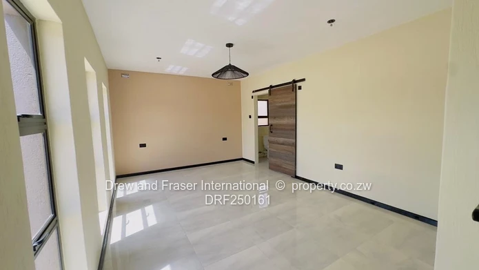 Newly built 4-Bed Arlington Townhouse - Bright Open Plan, Borehole