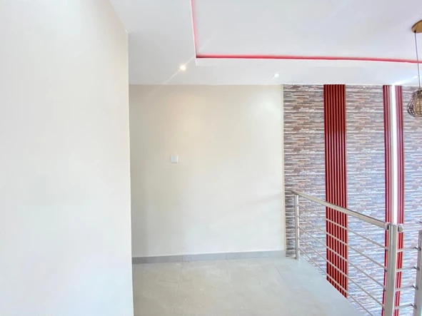 4 Bedroom Flat & Apartment