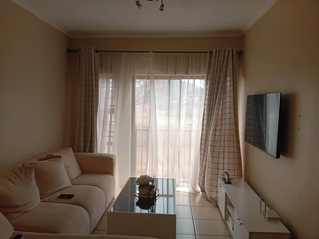 2 Bedroom Flat & Apartment