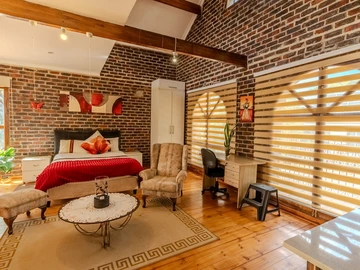 10 Bedroom House