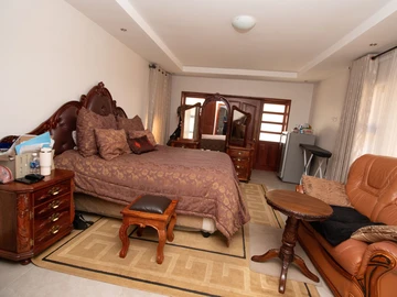 6 Bedroom House