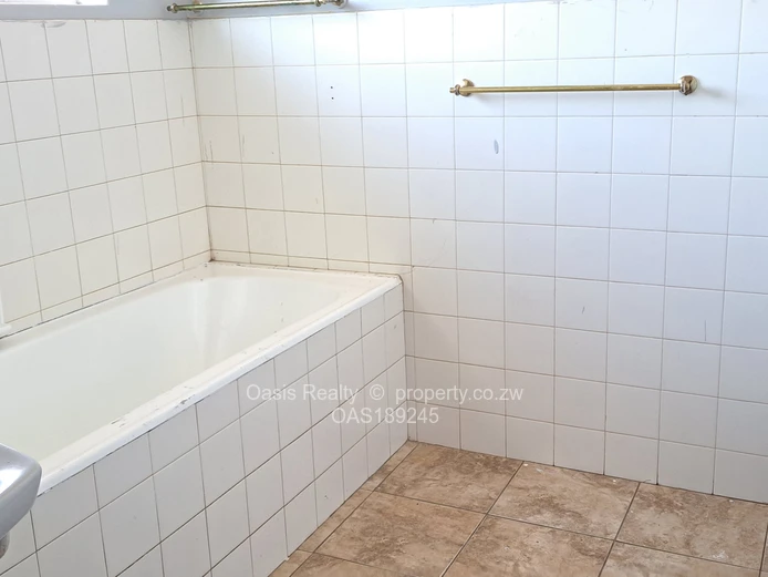 Neat garden flat to let in Avondale West