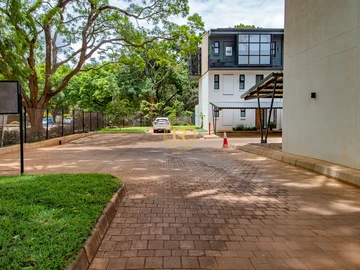 2 Bedroom Flat & Apartment