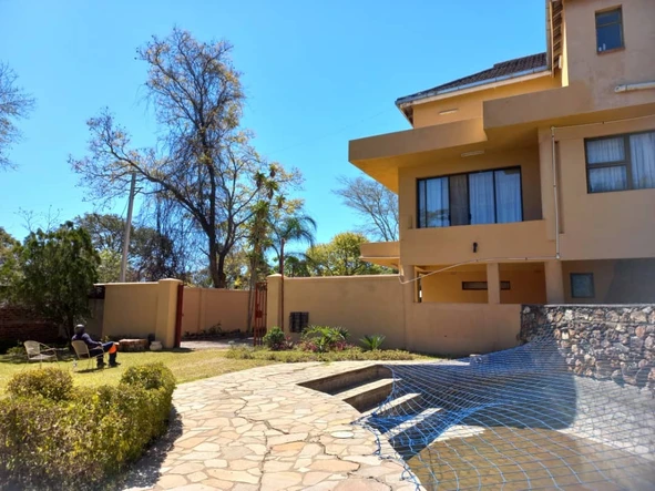 6 Bedroom House