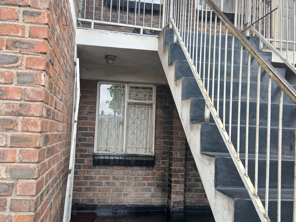 2 Bedroom Flat & Apartment