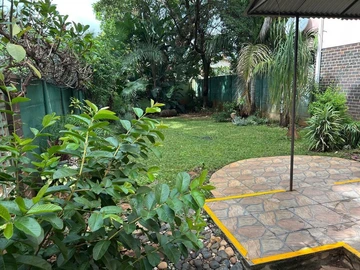 2 Bedroom Flat & Apartment