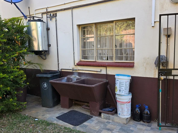 2 Bedroom Flat & Apartment
