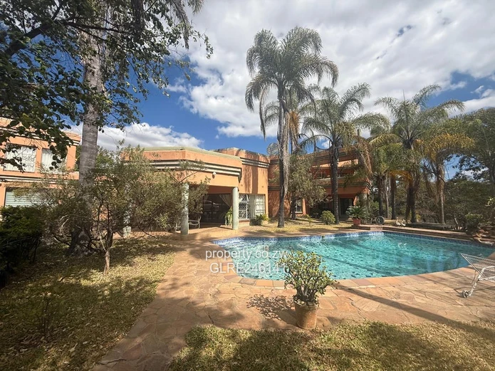 Helensvale 6-Bed Home with Pool & Borehole