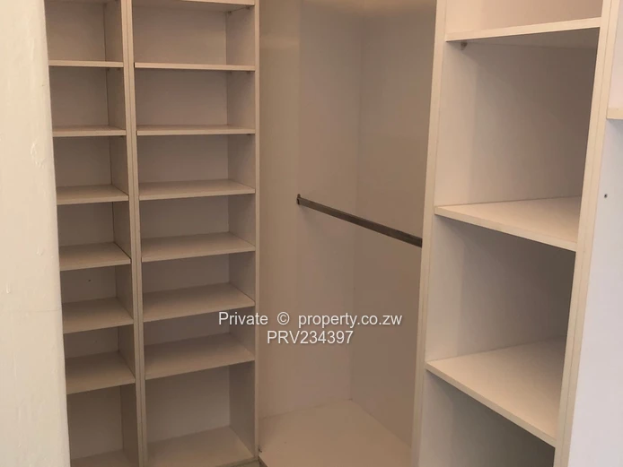 Beautifully Renovated Highlands Townhouse (With Modern Finishings) (Sole Mandate)