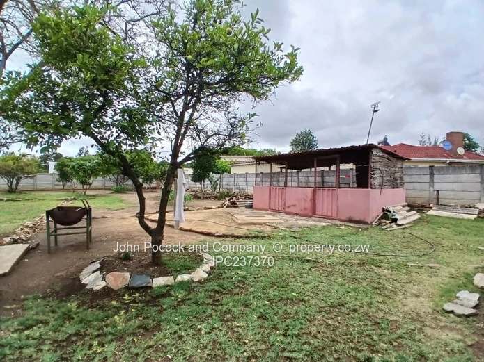 Charming Family Home In The Heart Of Woodlands!