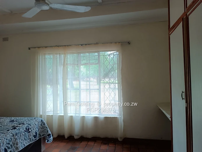 Stunning Waterfront Home – Peninsula Mazvikadei! (Sole Mandate)