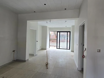 2 Bedroom Flat & Apartment