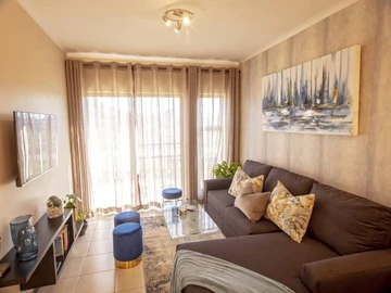 2 Bedroom Flat & Apartment
