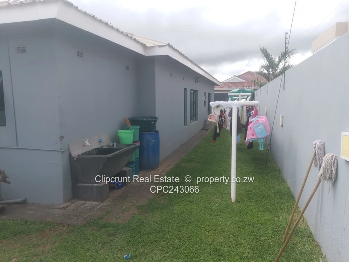 Ashdown Park - Neat and Modern House For Sale