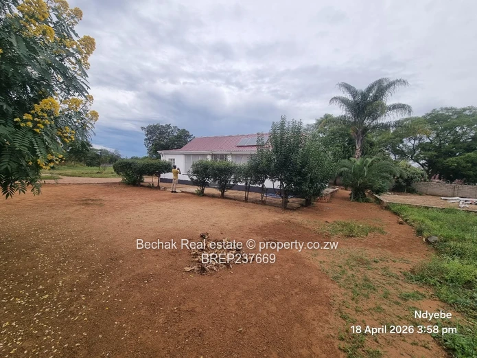 Matsheumhlope 3-Bed Home on 6500m² with Borehole