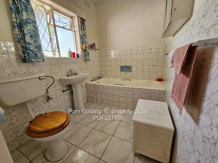 Comfortable 3-Bed Burnside Home