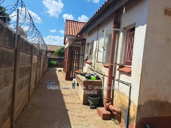 Dzivarasekwa Gunhill Family Home with ensuite & borehole