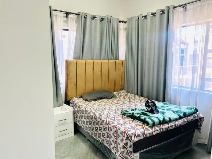 Elegant Upmarket 5 Bedroom Townhouse for Sale.