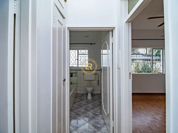 2 Bedroom Flat & Apartment