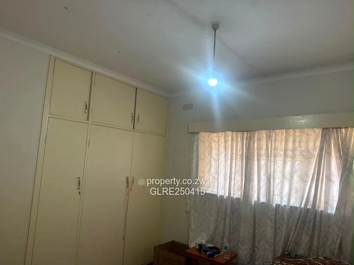 Vainona 4-Bed Family Home on 4789m² with Borehole & Solar