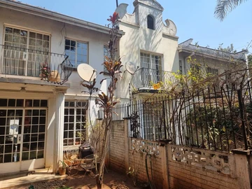 2 Bedroom Flat & Apartment