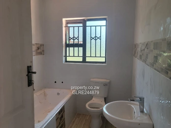 Bright open-plan 4-Bed home with borehole in Philadelphia