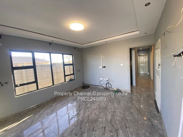 Glaudina 3-Bed: Modern Tiles, Built-ins & Borehole